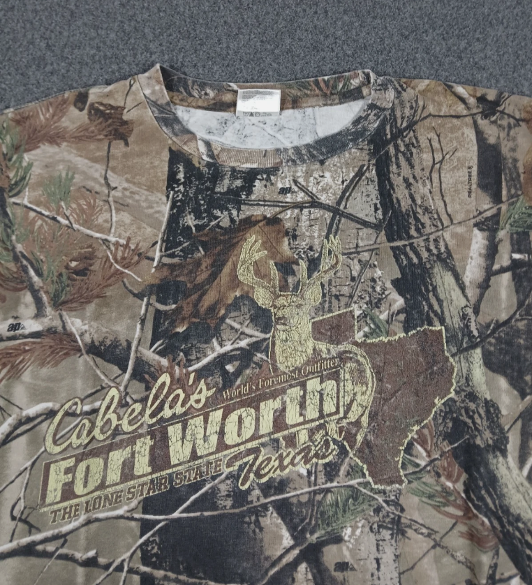Vintage 90s Real Tree Camouflage Cabelas Fort Worth Texas Mens T Shirt